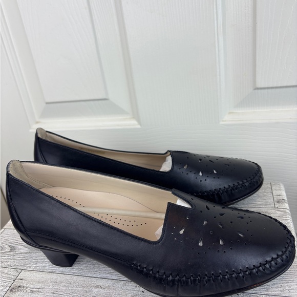 SAS Sonya Black Pumps Size 8ish retail $180 leather shoes new w box - Picture 7 of 10